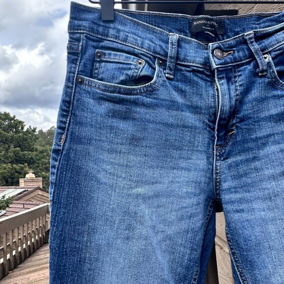 EUC Banana Republic Factory Girlfriend Cropped Mid-Rise Jean in Dark Wash - Picture 6 of 10